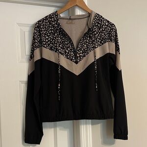 Jessica Simpson Black and Cream Patterned Top